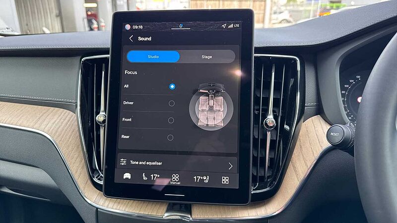 Volvo XC60 Ultra, T8 AWD Plug-in hybrid, Electric/Petrol, Dark