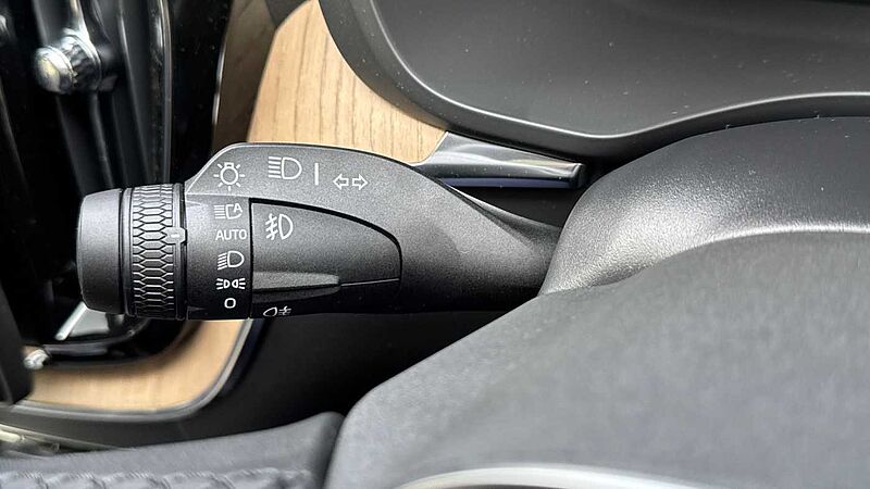 Volvo XC60 Ultra, T8 AWD Plug-in hybrid, Electric/Petrol, Dark