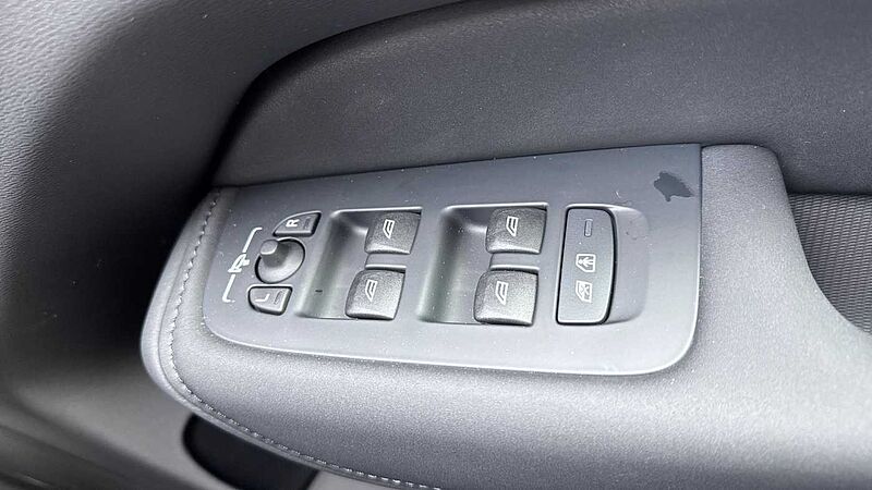 Volvo XC60 Ultra, T8 AWD Plug-in hybrid, Electric/Petrol, Dark