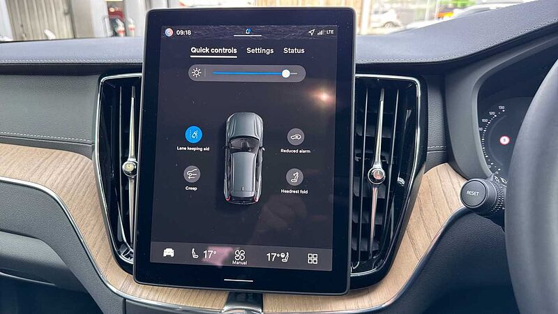 Volvo XC60 Ultra, T8 AWD Plug-in hybrid, Electric/Petrol, Dark