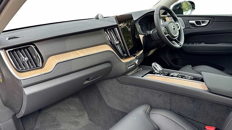 Volvo XC60 Ultra, T8 AWD Plug-in hybrid, Electric/Petrol, Dark