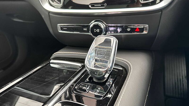 Volvo V60 T8 Ultra, AWD Plug-in hybrid, Electric/Petrol, Dark