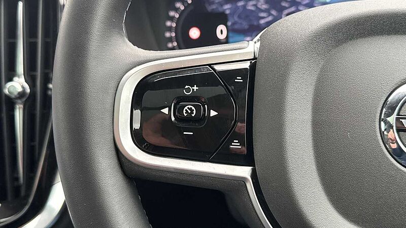 Volvo V60 T8 Ultra, AWD Plug-in hybrid, Electric/Petrol, Dark