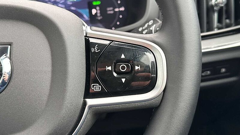 Volvo V60 T8 Ultra, AWD Plug-in hybrid, Electric/Petrol, Dark