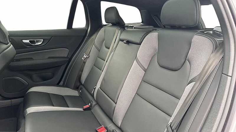 Volvo V60 T8 Ultra, AWD Plug-in hybrid, Electric/Petrol, Dark