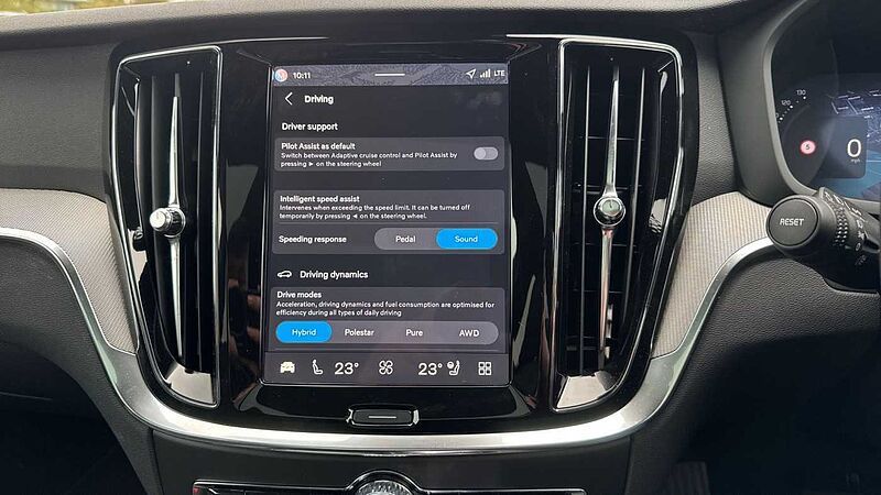 Volvo V60 T8 Ultra, AWD Plug-in hybrid, Electric/Petrol, Dark