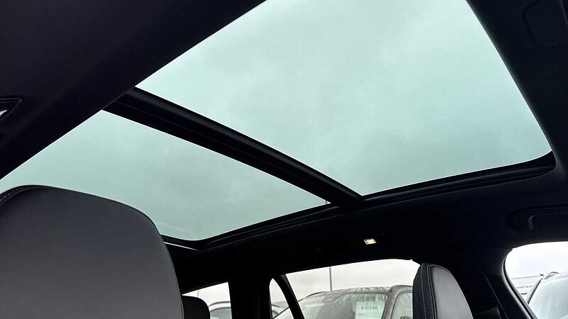 Volvo V60 T8 Ultra, AWD Plug-in hybrid, Electric/Petrol, Dark