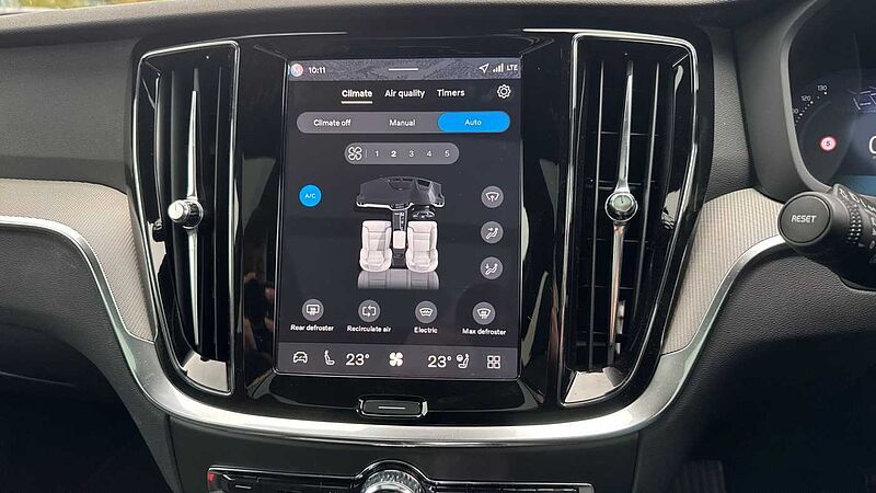Volvo V60 T8 Ultra, AWD Plug-in hybrid, Electric/Petrol, Dark