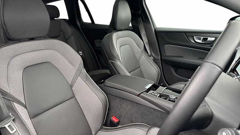 Volvo V60 T8 Ultra, AWD Plug-in hybrid, Electric/Petrol, Dark