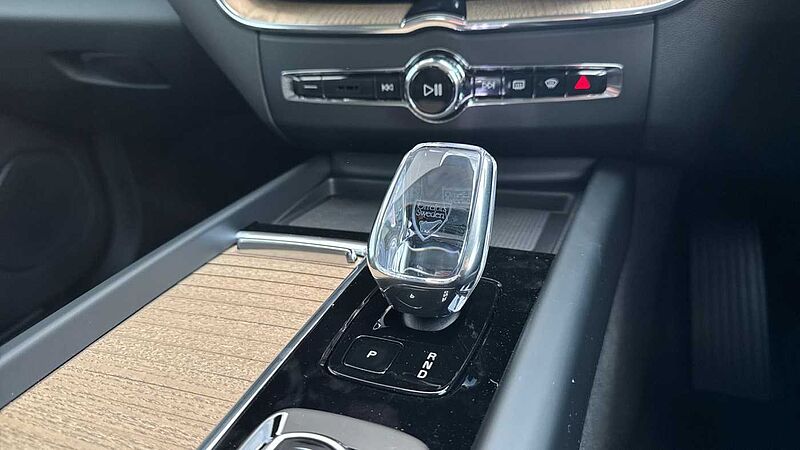 Volvo XC60 T8 Ultra, AWD Plug-in hybrid, Electric/Petrol, Dark