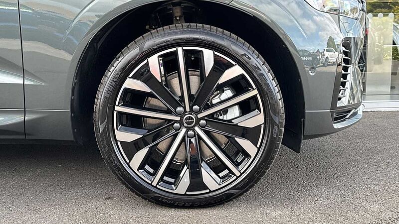 Volvo XC60 T8 Ultra, AWD Plug-in hybrid, Electric/Petrol, Dark