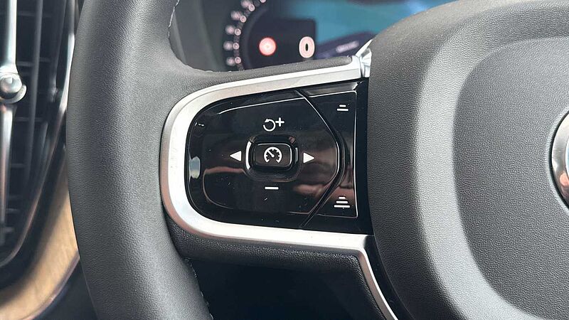 Volvo XC60 T8 Ultra, AWD Plug-in hybrid, Electric/Petrol, Dark