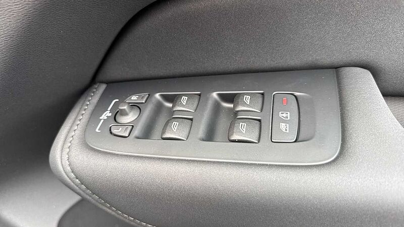 Volvo XC60 T8 Ultra, AWD Plug-in hybrid, Electric/Petrol, Dark