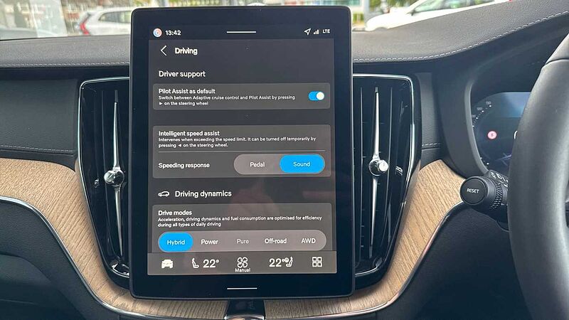 Volvo XC60 T8 Ultra, AWD Plug-in hybrid, Electric/Petrol, Dark