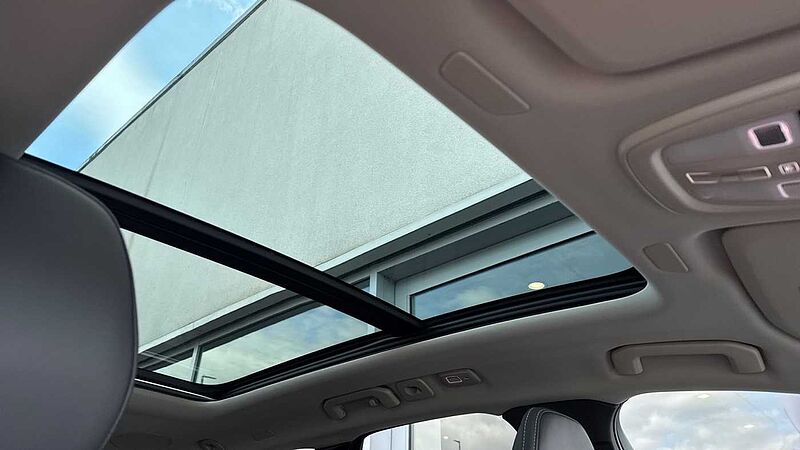 Volvo XC60 T8 Ultra, AWD Plug-in hybrid, Electric/Petrol, Dark