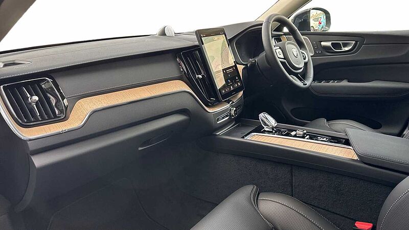 Volvo XC60 T8 Ultra, AWD Plug-in hybrid, Electric/Petrol, Dark