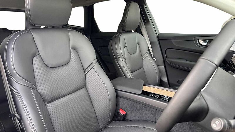 Volvo XC60 T8 Ultra, AWD Plug-in hybrid, Electric/Petrol, Dark