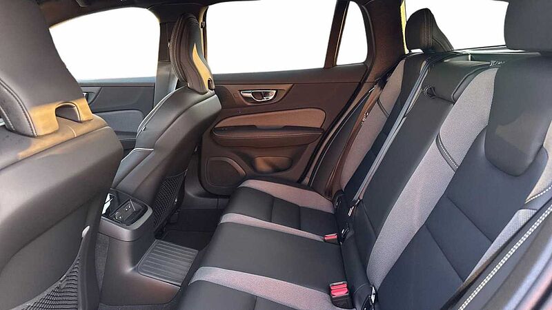 Volvo V60 T8 Ultra, AWD Plug-in hybrid, Electric/Petrol, Dark