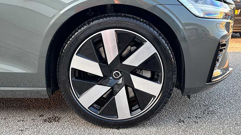 Volvo V60 T8 Ultra, AWD Plug-in hybrid, Electric/Petrol, Dark
