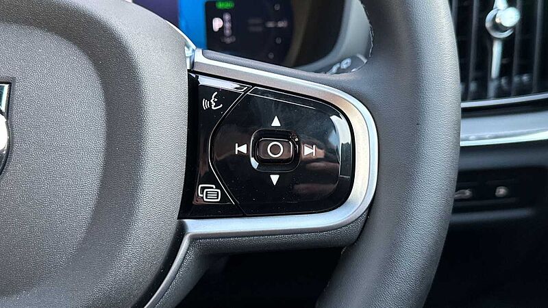 Volvo V60 T8 Ultra, AWD Plug-in hybrid, Electric/Petrol, Dark