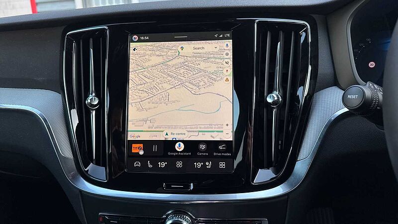 Volvo V60 T8 Ultra, AWD Plug-in hybrid, Electric/Petrol, Dark