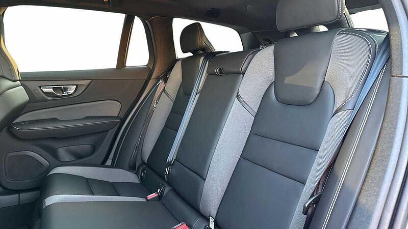 Volvo V60 T8 Ultra, AWD Plug-in hybrid, Electric/Petrol, Dark