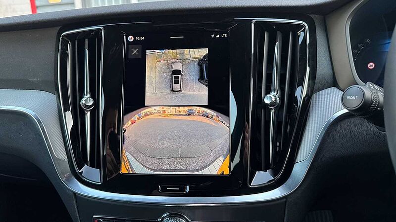 Volvo V60 T8 Ultra, AWD Plug-in hybrid, Electric/Petrol, Dark