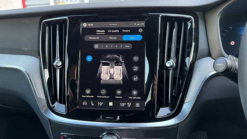 Volvo V60 T8 Ultra, AWD Plug-in hybrid, Electric/Petrol, Dark