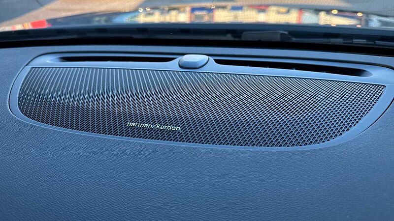 Volvo V60 T8 Ultra, AWD Plug-in hybrid, Electric/Petrol, Dark