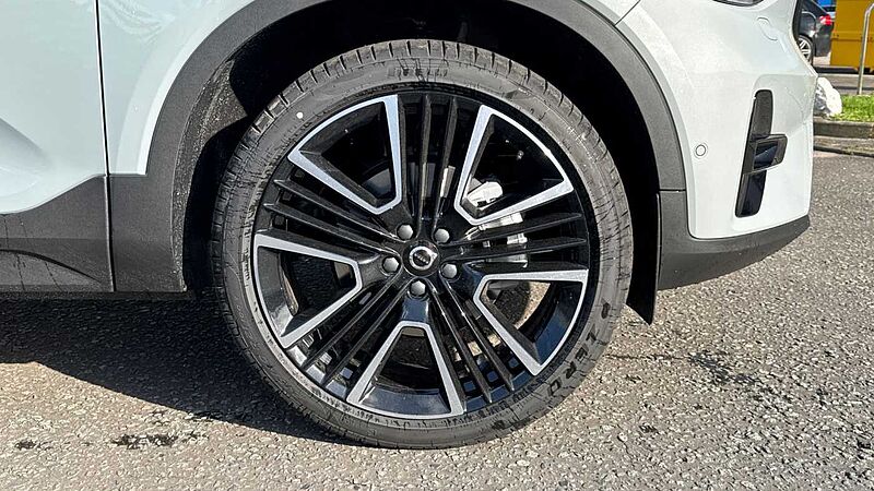 Volvo XC40 B3 Ultra, Mild hybrid, Petrol, Dark
