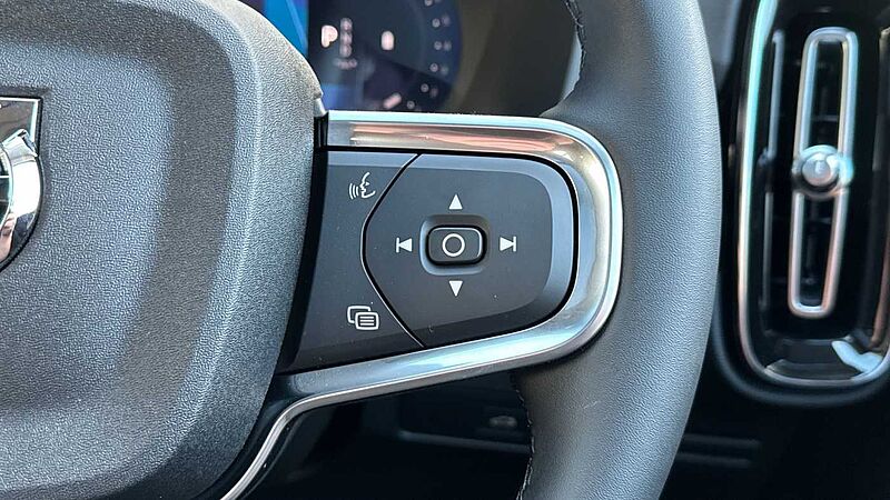 Volvo XC40 B3 Ultra, Mild hybrid, Petrol, Dark