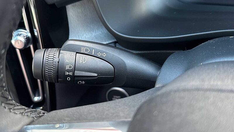 Volvo XC40 B3 Ultra, Mild hybrid, Petrol, Dark