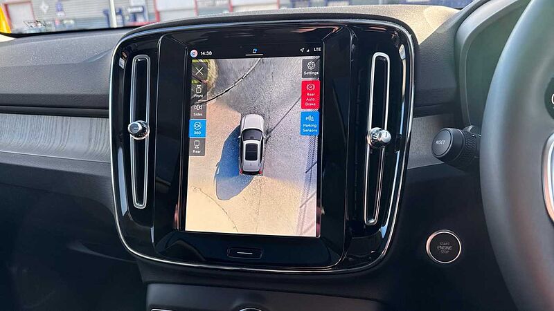 Volvo XC40 B3 Ultra, Mild hybrid, Petrol, Dark