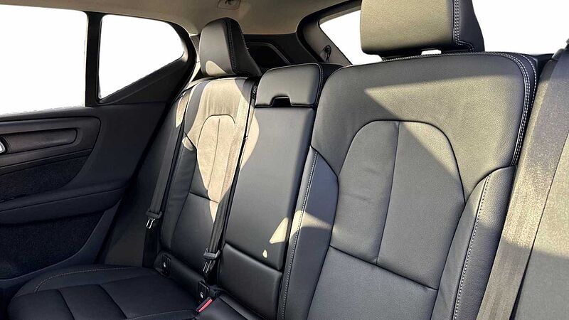 Volvo XC40 B3 Ultra, Mild hybrid, Petrol, Dark