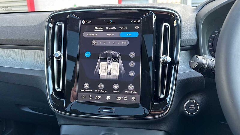 Volvo XC40 B3 Ultra, Mild hybrid, Petrol, Dark