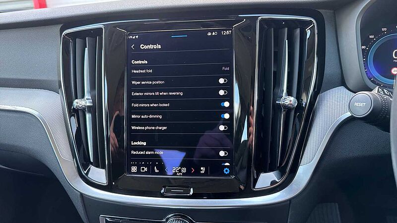 Volvo S60 B5 Plus, mild hybrid, Petrol, Dark