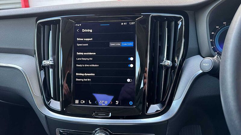 Volvo S60 B5 Plus, mild hybrid, Petrol, Dark