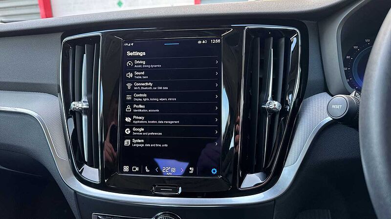 Volvo S60 B5 Plus, mild hybrid, Petrol, Dark