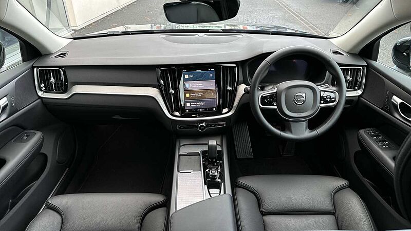 Volvo V60 B4 Plus, Mild hybrid, Petrol, Dark