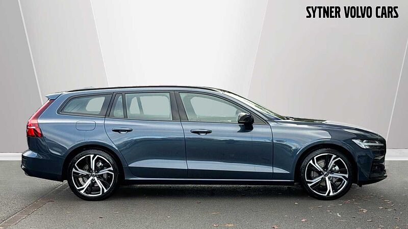 Volvo V60 B4 Plus, Mild hybrid, Petrol, Dark