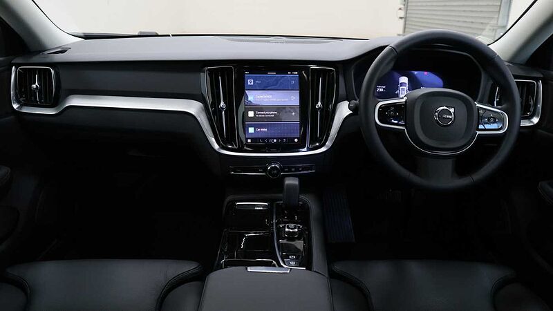 Volvo V60 T8 Ultra, AWD Plug-in hybrid, Electric/Petrol, Dark