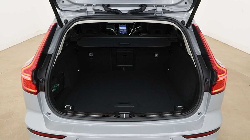 Volvo V60 T8 Ultra, AWD Plug-in hybrid, Electric/Petrol, Dark