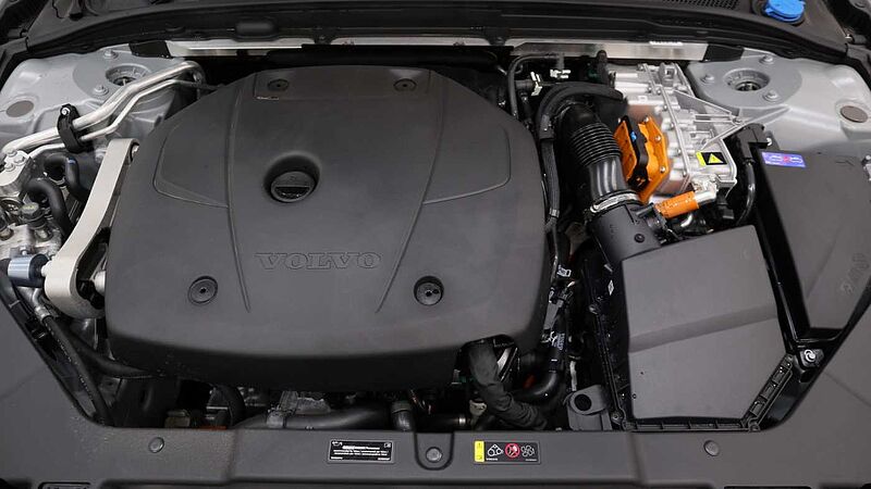 Volvo V60 T8 Ultra, AWD Plug-in hybrid, Electric/Petrol, Dark