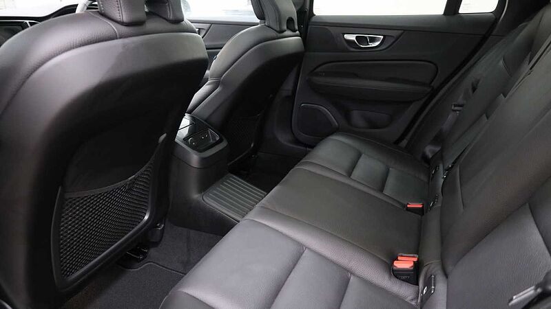 Volvo V60 T8 Ultra, AWD Plug-in hybrid, Electric/Petrol, Dark