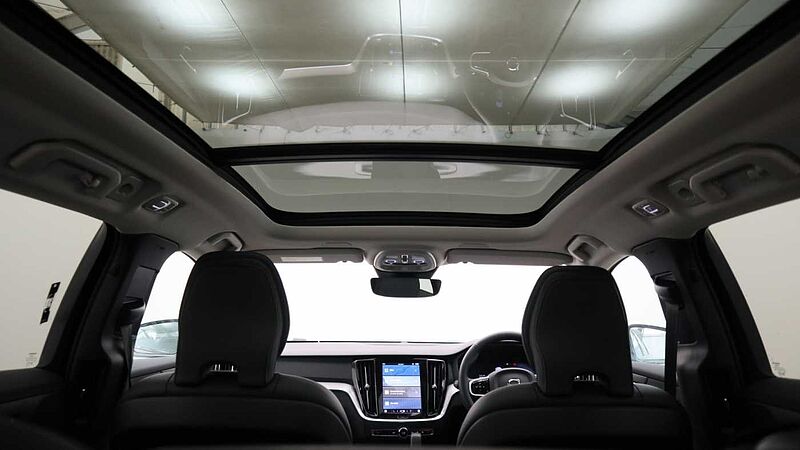 Volvo V60 T8 Ultra, AWD Plug-in hybrid, Electric/Petrol, Dark