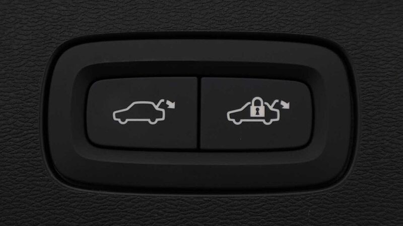 Volvo V60 T8 Ultra, AWD Plug-in hybrid, Electric/Petrol, Dark