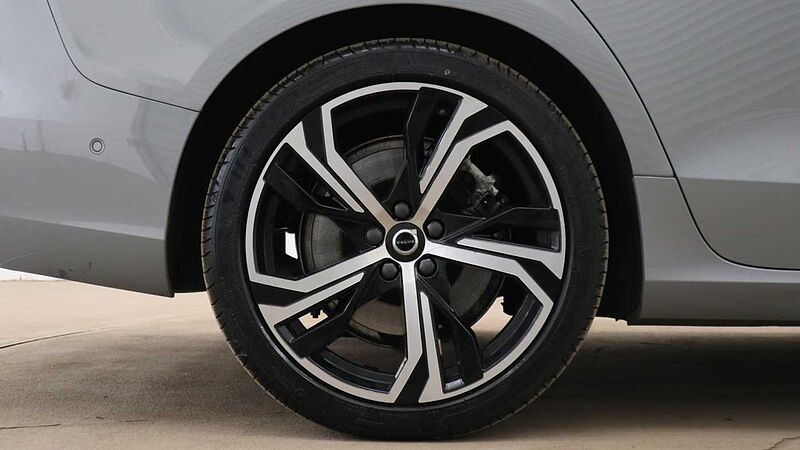 Volvo V60 T8 Ultra, AWD Plug-in hybrid, Electric/Petrol, Dark