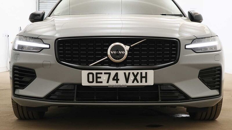Volvo V60 T8 Ultra, AWD Plug-in hybrid, Electric/Petrol, Dark