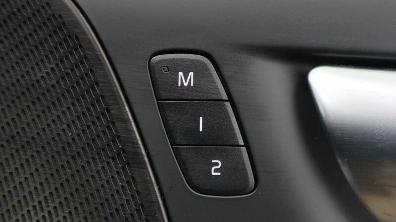 Volvo V60 T8 Ultra, AWD Plug-in hybrid, Electric/Petrol, Dark