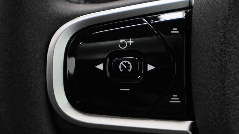 Volvo V60 T8 Ultra, AWD Plug-in hybrid, Electric/Petrol, Dark